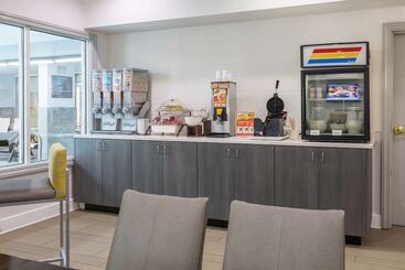 هتل Country Inn & Suites By Radisson Asheville Downtown Tunnel Road
