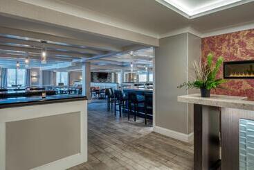 هتل Crowne Plaza Albany  The Desmond