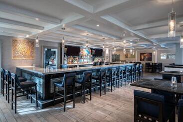 هتل Crowne Plaza Albany  The Desmond