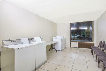 هتل La Quinta Inn & Suites By Wyndham Oakland Airport Coliseum