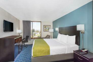 هتل La Quinta Inn & Suites By Wyndham Oakland Airport Coliseum