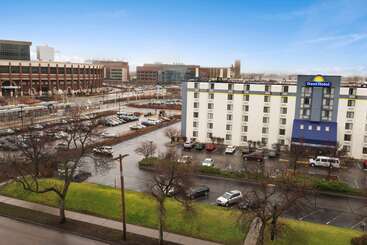 Days Hotel By Wyndham University Ave Se