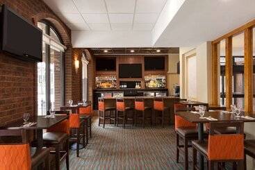 هتل Days Inn By Wyndham Baltimore Inner Harbor