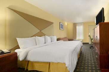 هتل Days Inn By Wyndham Brunswick/st. Simons Area