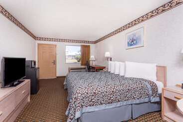 هتل Days Inn By Wyndham Byron