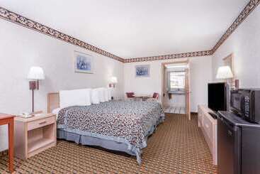 هتل Days Inn By Wyndham Byron