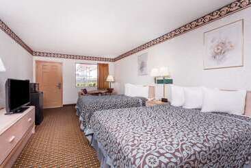 هتل Days Inn By Wyndham Byron