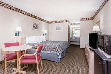 هتل Days Inn By Wyndham Byron