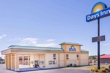 هتل Days Inn By Wyndham Byron