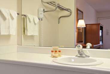 هتل Days Inn By Wyndham Plainfield