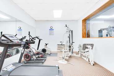 هتل Days Inn & Suites By Wyndham Laredo