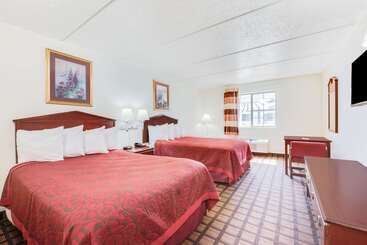 هتل Days Inn & Suites By Wyndham Laredo