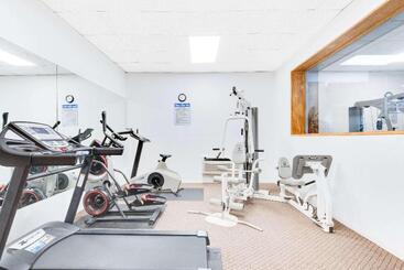 هتل Days Inn & Suites By Wyndham Laredo