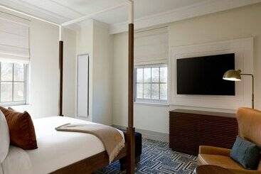 هتل Dearborn Inn, Autograph Collection