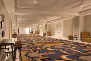 هتل Doubletree By Hilton Austin