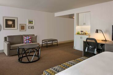 هتل Doubletree By Hilton Austin