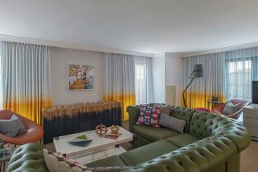 هتل Doubletree By Hilton Austin