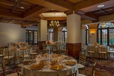 هتل Doubletree By Hilton Austin