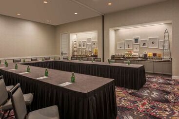 هتل Doubletree By Hilton Austin