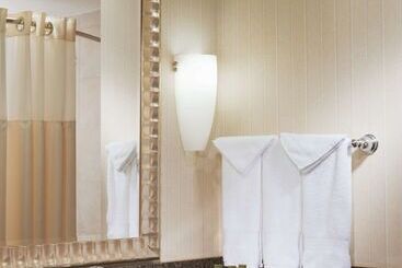 هتل Doubletree By Hilton Austin