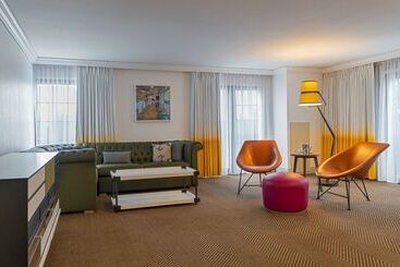 هتل Doubletree By Hilton Austin