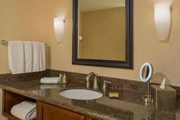 هتل Doubletree By Hilton Austin