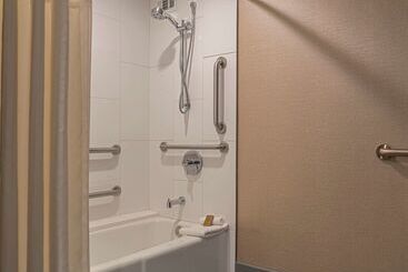 هتل Doubletree By Hilton Austin
