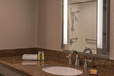 هتل Doubletree By Hilton Austin