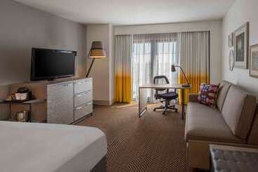 هتل Doubletree By Hilton Austin