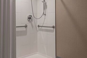 هتل Doubletree By Hilton Austin