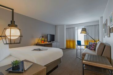 هتل Doubletree By Hilton Austin