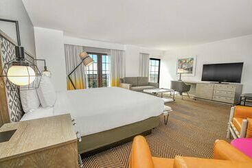 هتل Doubletree By Hilton Austin