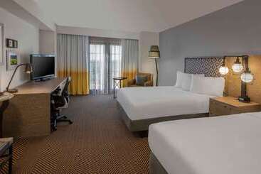 هتل Doubletree By Hilton Austin
