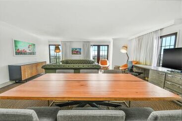 هتل Doubletree By Hilton Austin