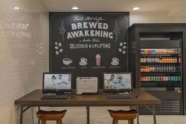 هتل Doubletree By Hilton Austin