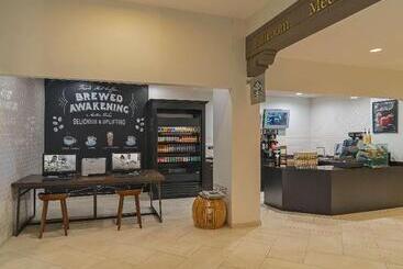 هتل Doubletree By Hilton Austin