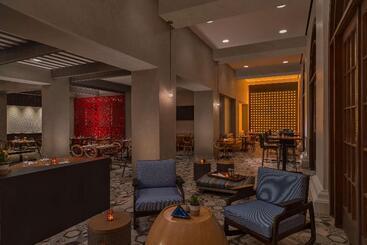 هتل Doubletree By Hilton Austin