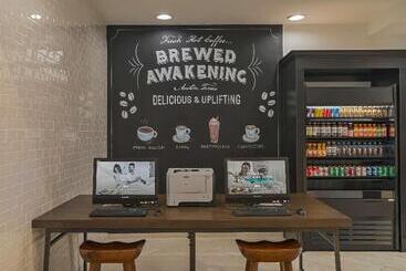 هتل Doubletree By Hilton Austin