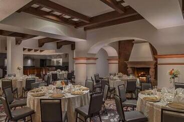 هتل Doubletree By Hilton Austin