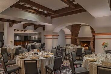 هتل Doubletree By Hilton Austin