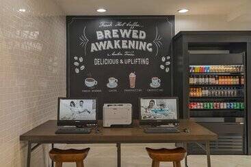 هتل Doubletree By Hilton Austin