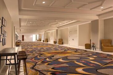 هتل Doubletree By Hilton Austin