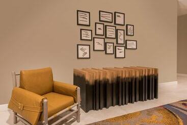 هتل Doubletree By Hilton Austin