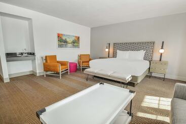 هتل Doubletree By Hilton Austin