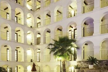 هتل Doubletree By Hilton Austin