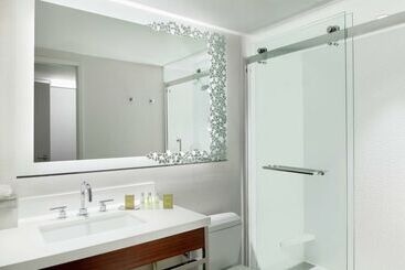 هتل Doubletree Suites By Hilton Phoenix