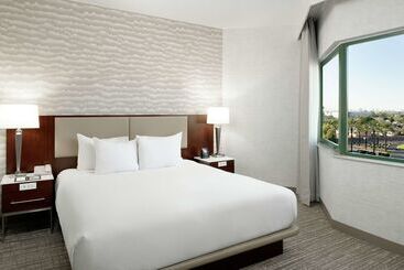 هتل Doubletree Suites By Hilton Phoenix