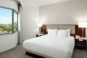 هتل Doubletree Suites By Hilton Phoenix