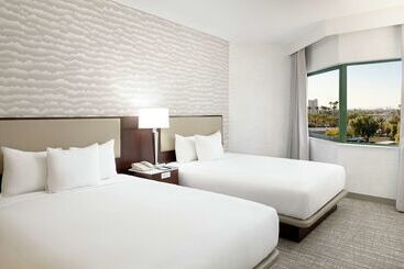هتل Doubletree Suites By Hilton Phoenix