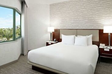هتل Doubletree Suites By Hilton Phoenix